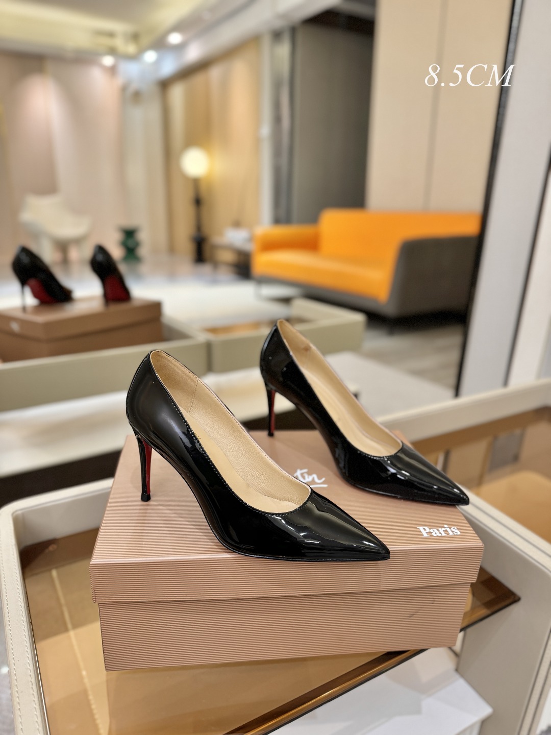 漆皮 单鞋（经典款）质感立体穿出时尚芭莎的气质优质皮里更加柔软透气，无敌瘦腿，穿上立马拉升腿的长度～涵深