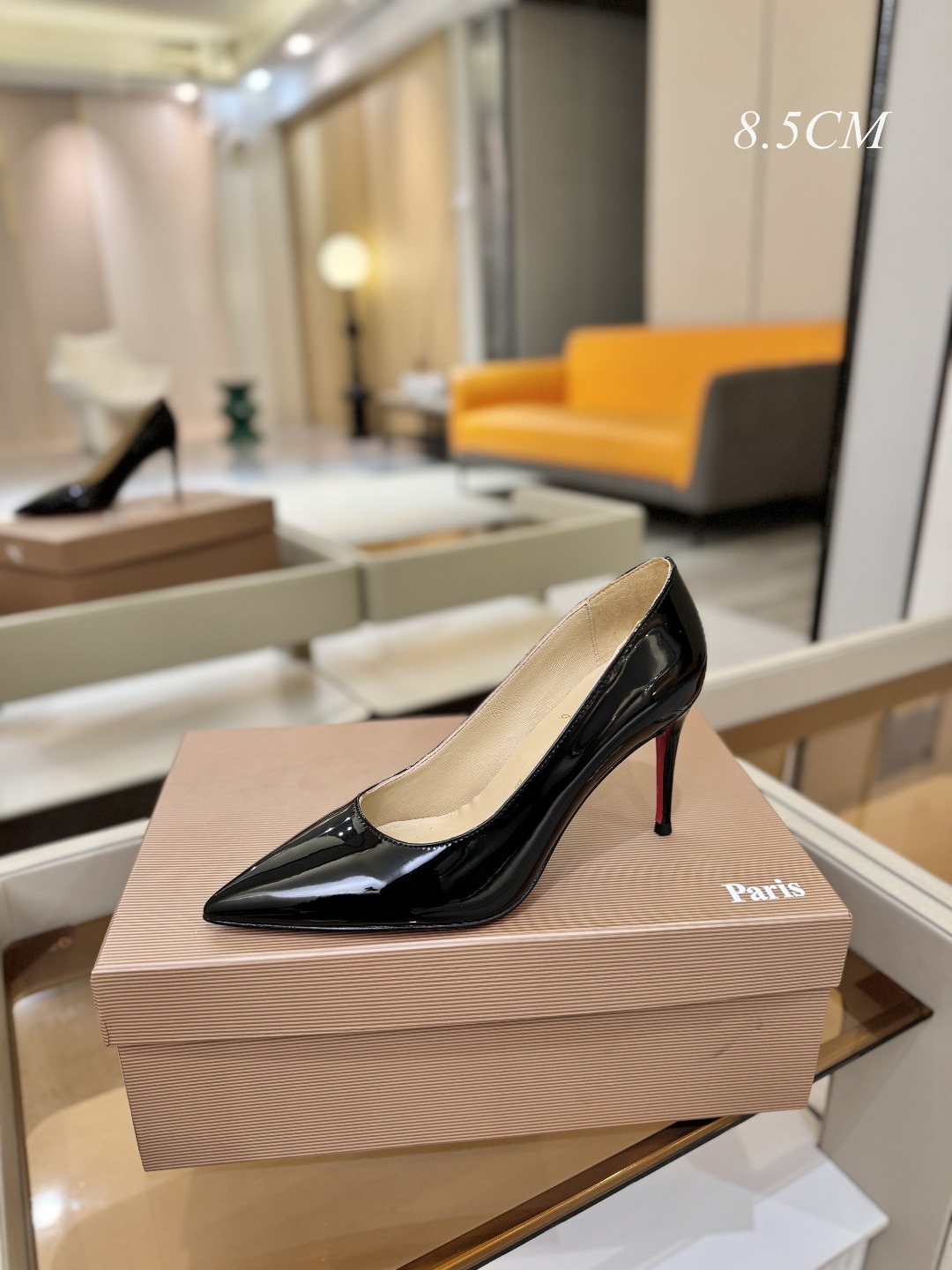 漆皮 单鞋（经典款）质感立体穿出时尚芭莎的气质优质皮里更加柔软透气，无敌瘦腿，穿上立马拉升腿的长度～涵深