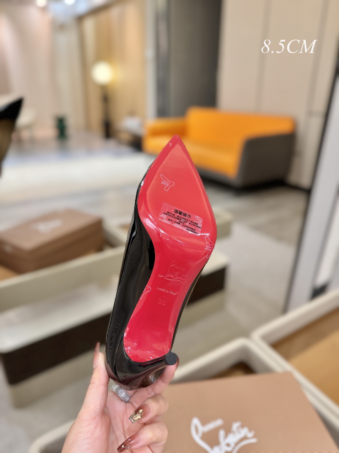 漆皮 单鞋（经典款）质感立体穿出时尚芭莎的气质优质皮里更加柔软透气，无敌瘦腿，穿上立马拉升腿的长度～涵深