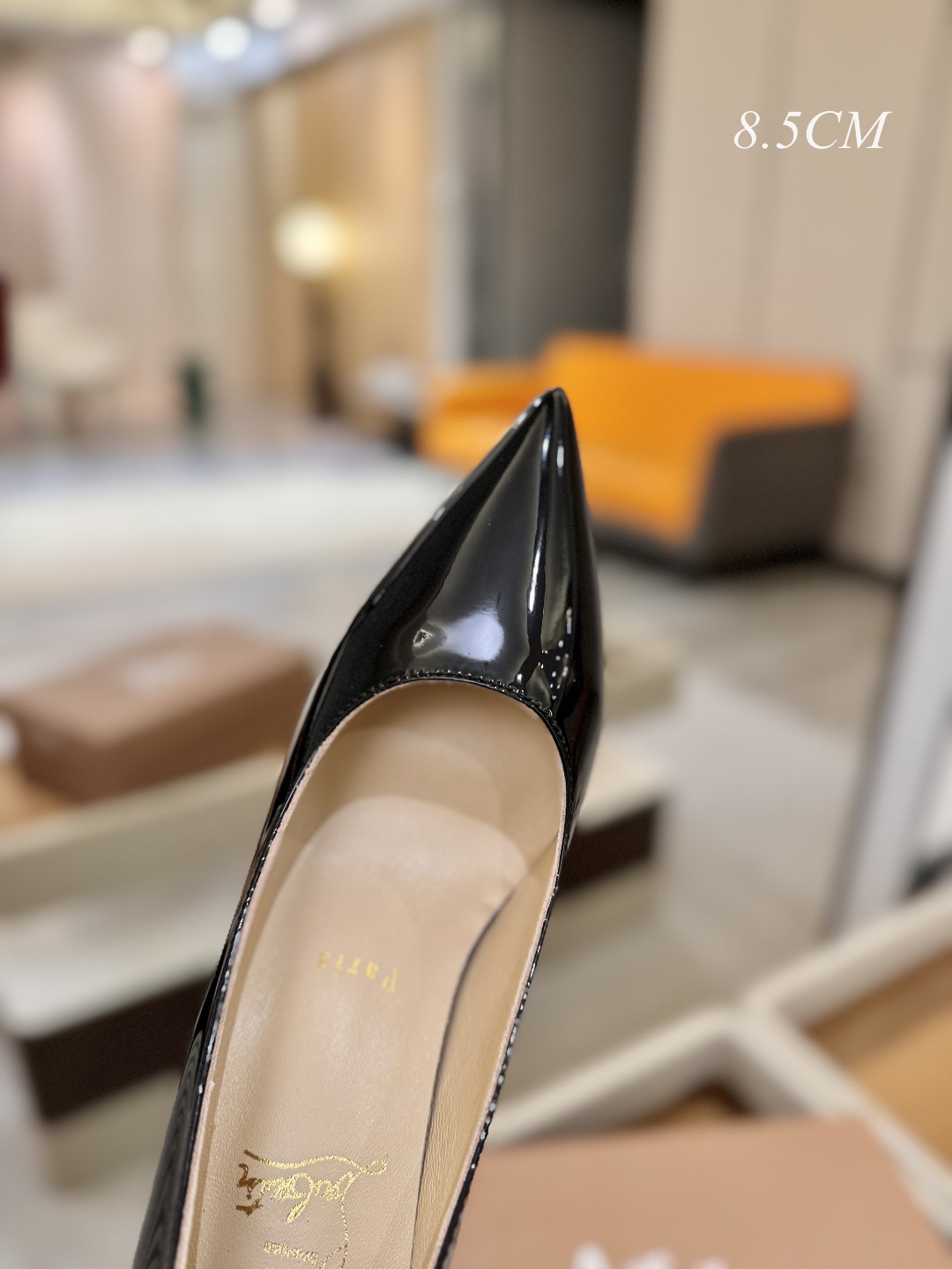 漆皮 单鞋（经典款）质感立体穿出时尚芭莎的气质优质皮里更加柔软透气，无敌瘦腿，穿上立马拉升腿的长度～涵深