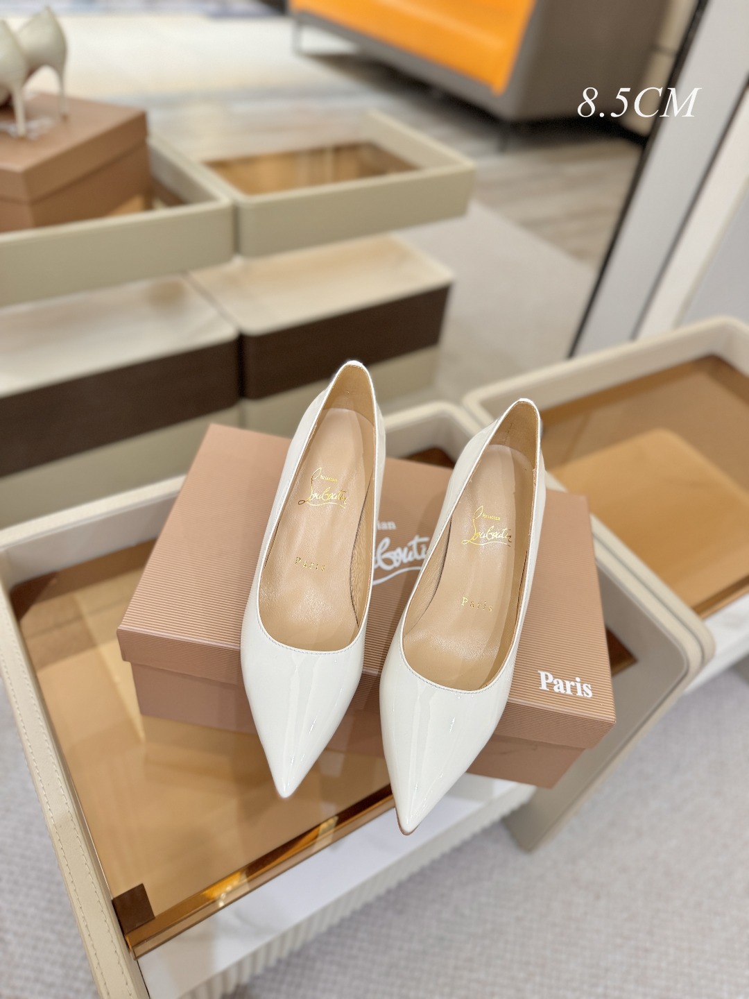 漆皮 单鞋（经典款）质感立体穿出时尚芭莎的气质优质皮里更加柔软透气，无敌瘦腿，穿上立马拉升腿的长度～涵深