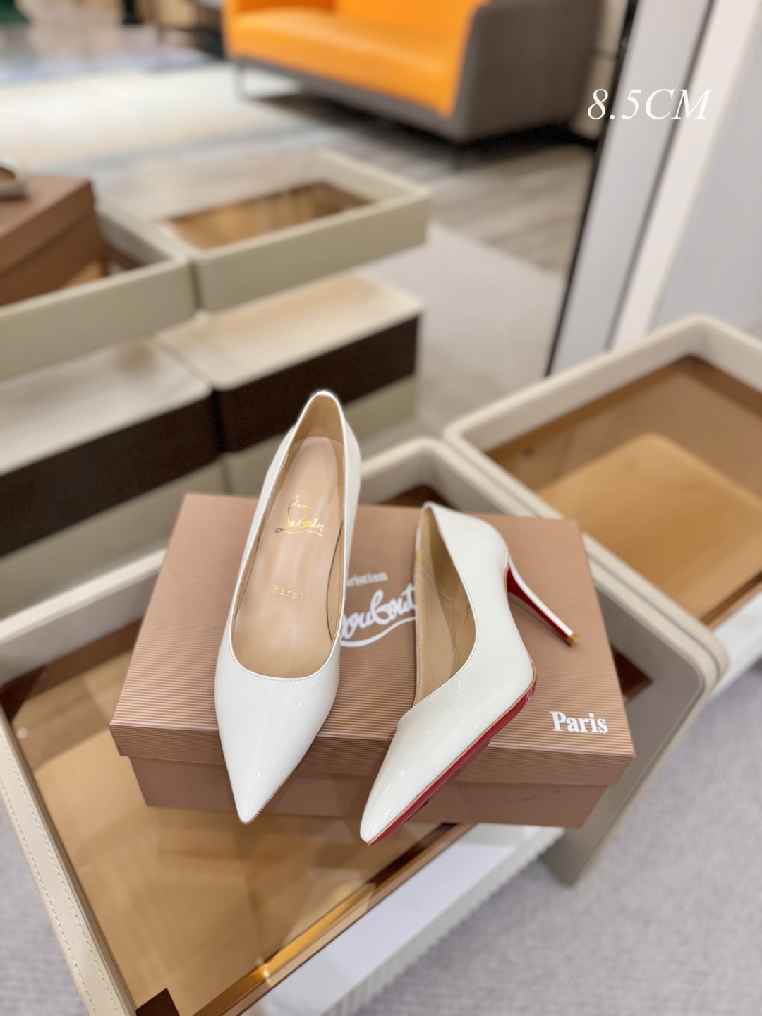 漆皮 单鞋（经典款）质感立体穿出时尚芭莎的气质优质皮里更加柔软透气，无敌瘦腿，穿上立马拉升腿的长度～涵深