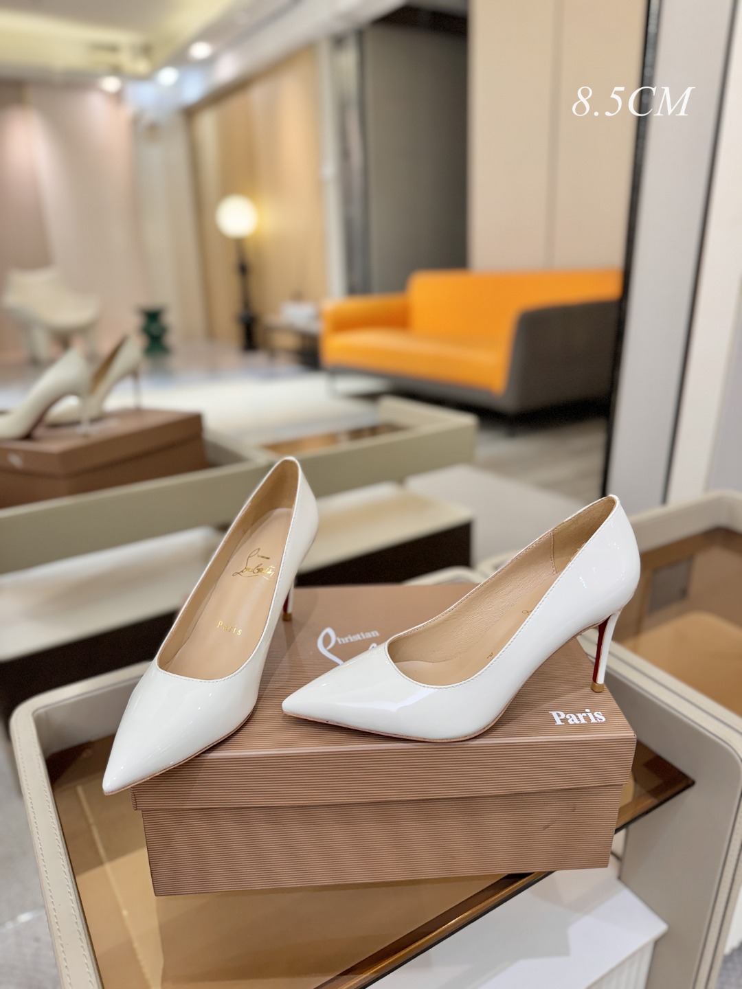 漆皮 单鞋（经典款）质感立体穿出时尚芭莎的气质优质皮里更加柔软透气，无敌瘦腿，穿上立马拉升腿的长度～涵深