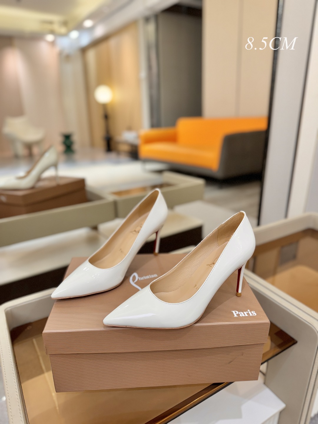 漆皮 单鞋（经典款）质感立体穿出时尚芭莎的气质优质皮里更加柔软透气，无敌瘦腿，穿上立马拉升腿的长度～涵深