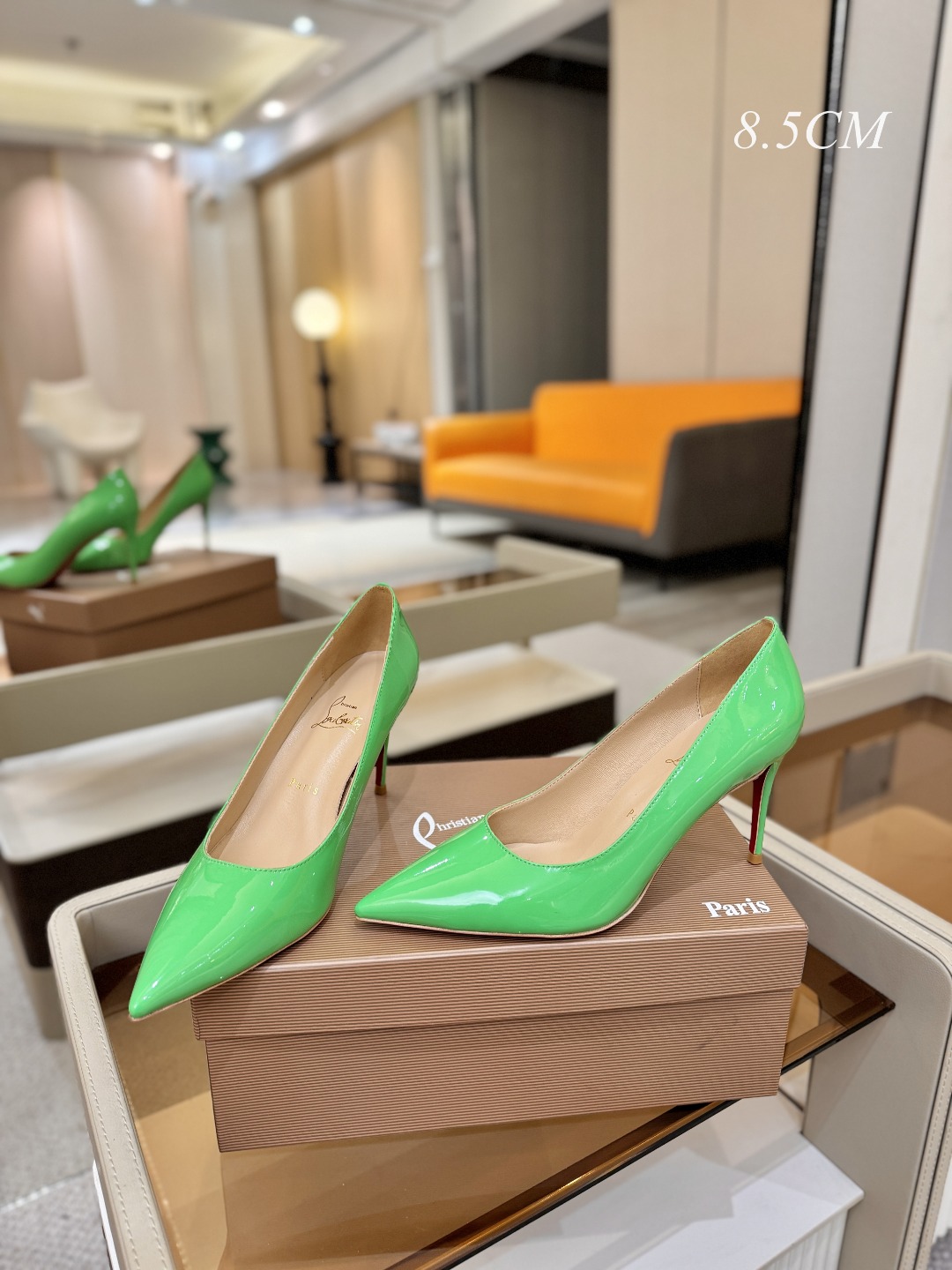 漆皮 单鞋（经典款）质感立体穿出时尚芭莎的气质优质皮里更加柔软透气，无敌瘦腿，穿上立马拉升腿的长度～涵深