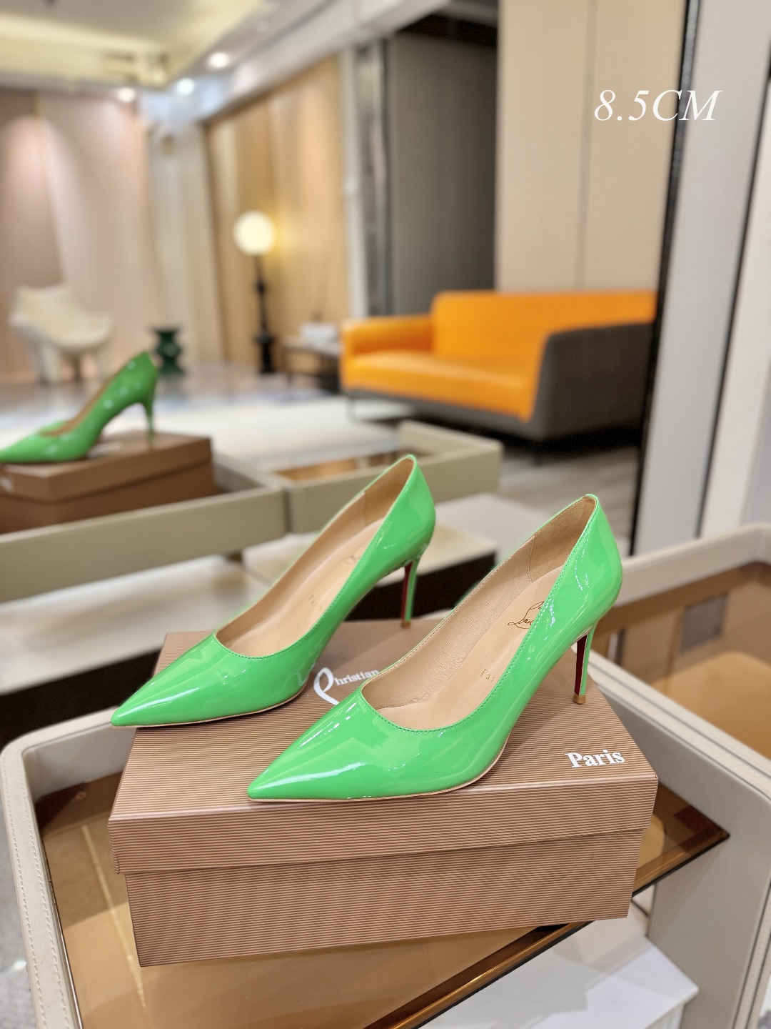 漆皮 单鞋（经典款）质感立体穿出时尚芭莎的气质优质皮里更加柔软透气，无敌瘦腿，穿上立马拉升腿的长度～涵深