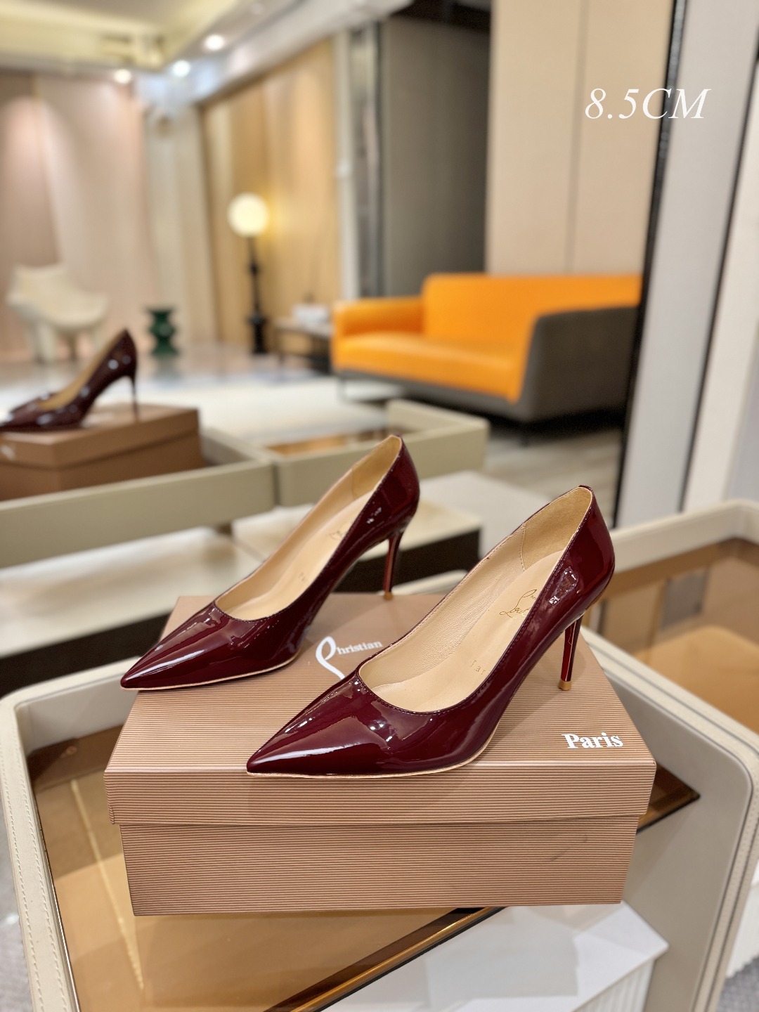 漆皮 单鞋（经典款）质感立体穿出时尚芭莎的气质优质皮里更加柔软透气，无敌瘦腿，穿上立马拉升腿的长度～涵深