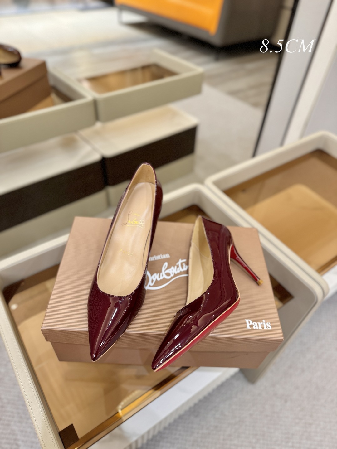 漆皮 单鞋（经典款）质感立体穿出时尚芭莎的气质优质皮里更加柔软透气，无敌瘦腿，穿上立马拉升腿的长度～涵深