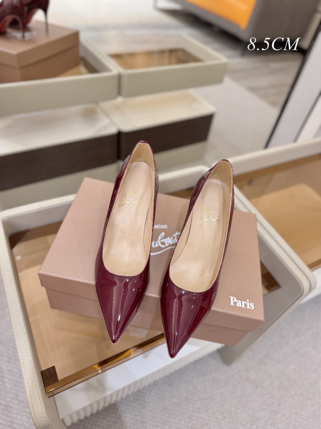 漆皮 单鞋（经典款）质感立体穿出时尚芭莎的气质优质皮里更加柔软透气，无敌瘦腿，穿上立马拉升腿的长度～涵深