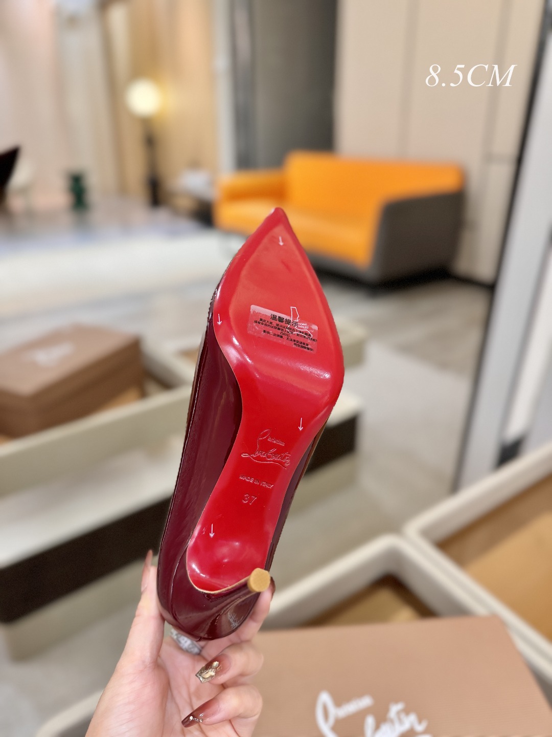 漆皮 单鞋（经典款）质感立体穿出时尚芭莎的气质优质皮里更加柔软透气，无敌瘦腿，穿上立马拉升腿的长度～涵深