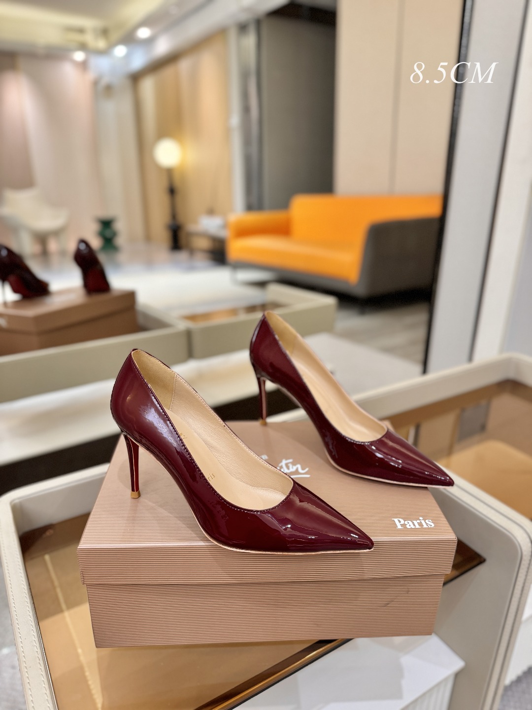 漆皮 单鞋（经典款）质感立体穿出时尚芭莎的气质优质皮里更加柔软透气，无敌瘦腿，穿上立马拉升腿的长度～涵深