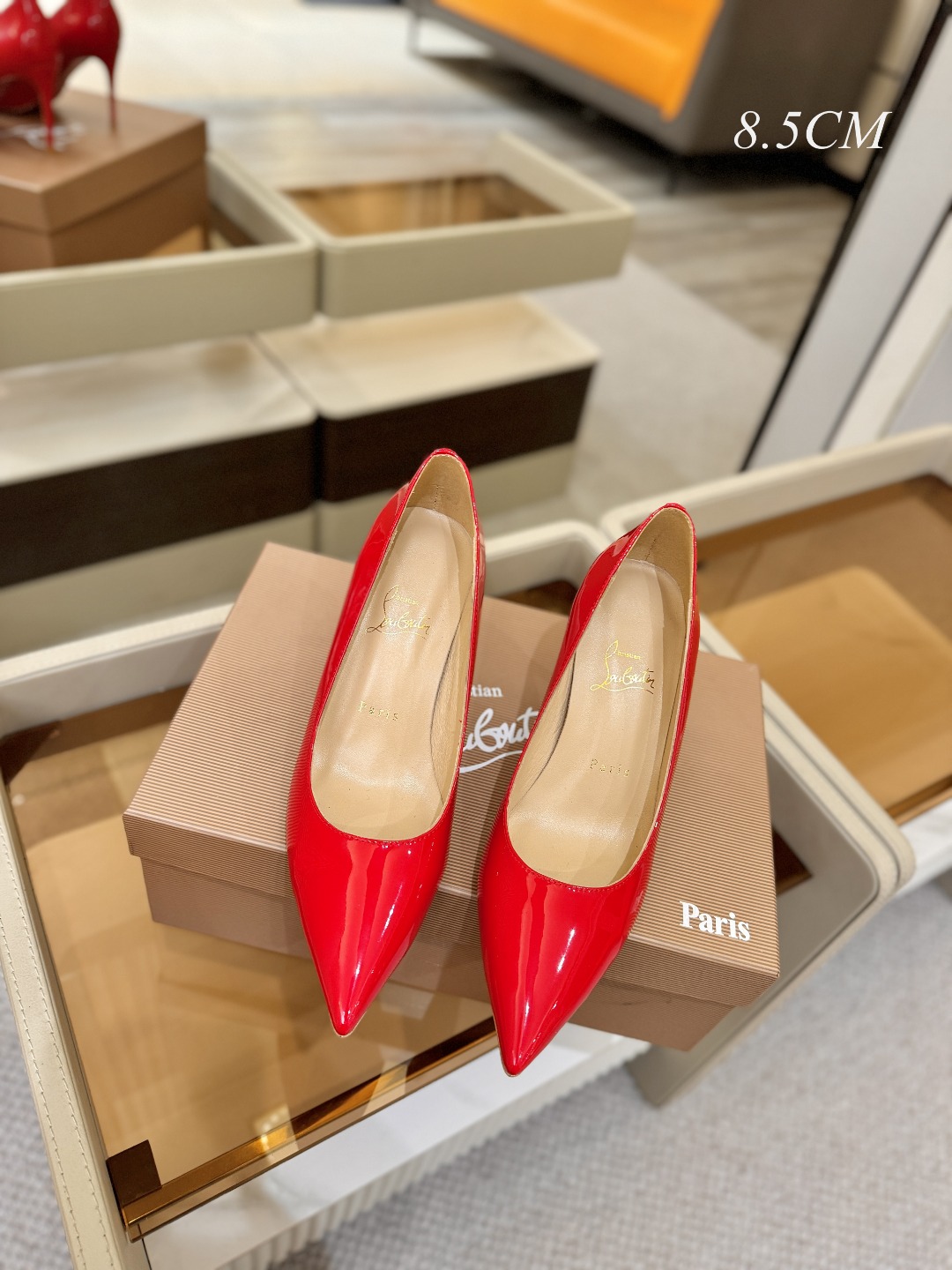 漆皮 单鞋（经典款）质感立体穿出时尚芭莎的气质优质皮里更加柔软透气，无敌瘦腿，穿上立马拉升腿的长度～涵深