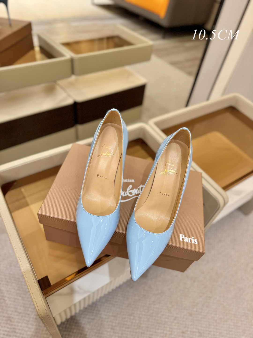 漆皮 单鞋（经典款）质感立体穿出时尚芭莎的气质优质皮里更加柔软透气，无敌瘦腿，穿上立马拉升腿的长度～涵深