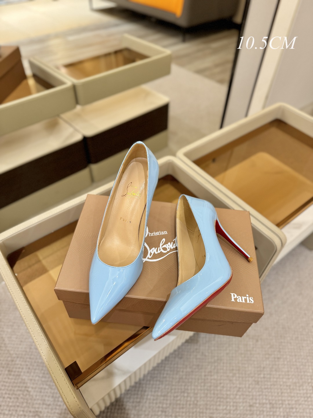 漆皮 单鞋（经典款）质感立体穿出时尚芭莎的气质优质皮里更加柔软透气，无敌瘦腿，穿上立马拉升腿的长度～涵深