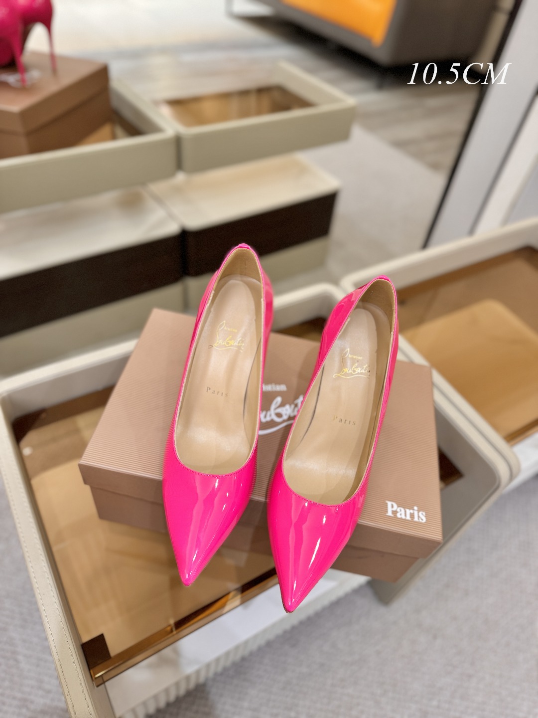 漆皮 单鞋（经典款）质感立体穿出时尚芭莎的气质优质皮里更加柔软透气，无敌瘦腿，穿上立马拉升腿的长度～涵深