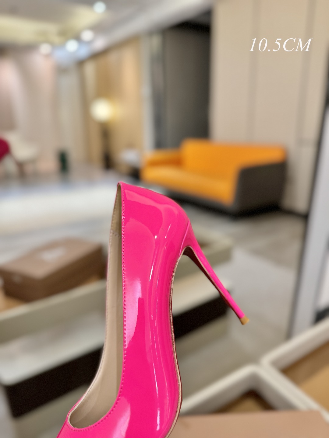 漆皮 单鞋（经典款）质感立体穿出时尚芭莎的气质优质皮里更加柔软透气，无敌瘦腿，穿上立马拉升腿的长度～涵深