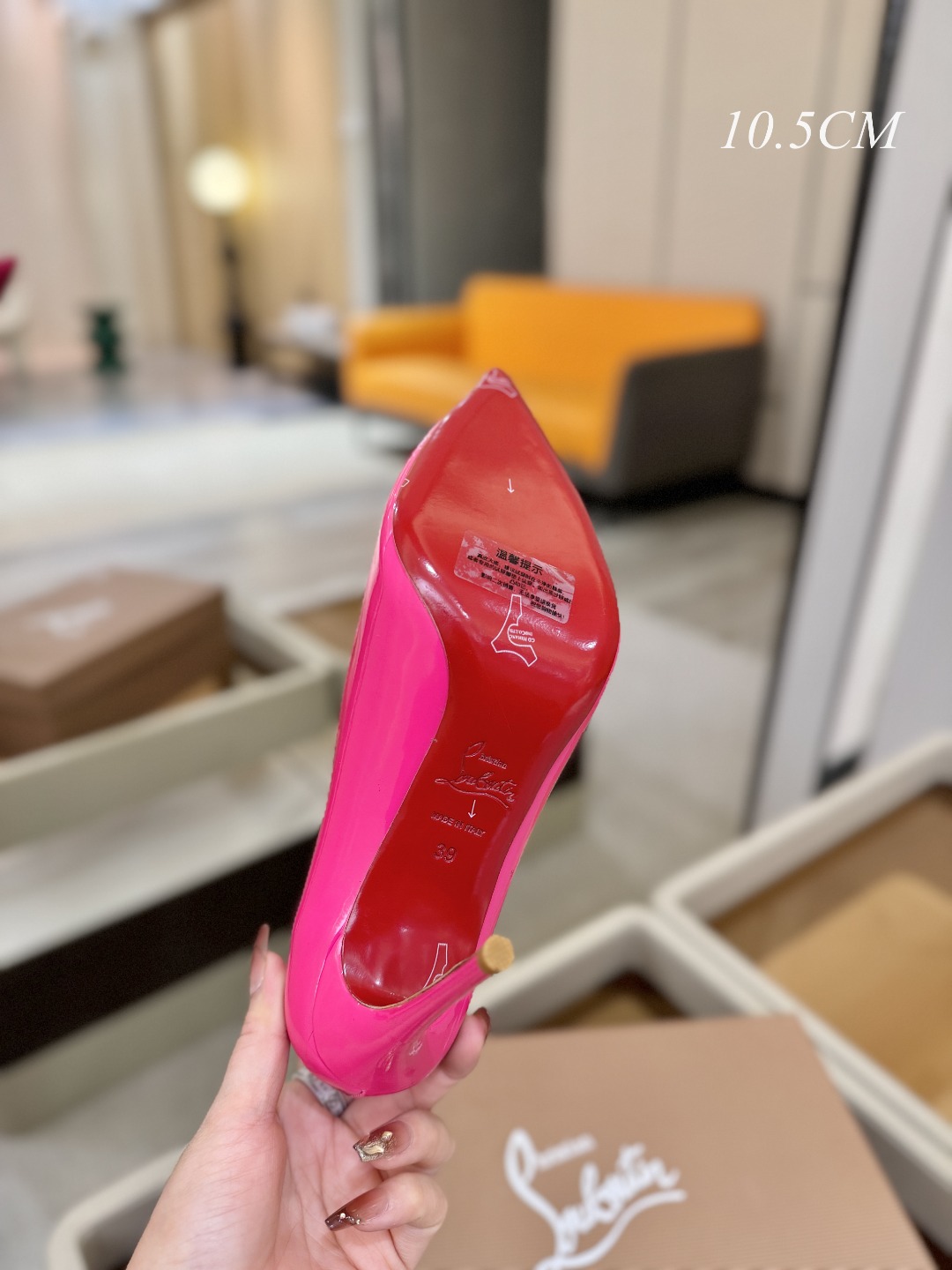 漆皮 单鞋（经典款）质感立体穿出时尚芭莎的气质优质皮里更加柔软透气，无敌瘦腿，穿上立马拉升腿的长度～涵深