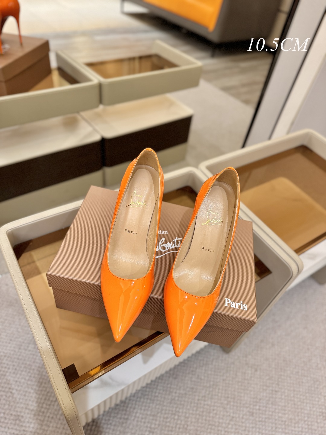 漆皮 单鞋（经典款）质感立体穿出时尚芭莎的气质优质皮里更加柔软透气，无敌瘦腿，穿上立马拉升腿的长度～涵深