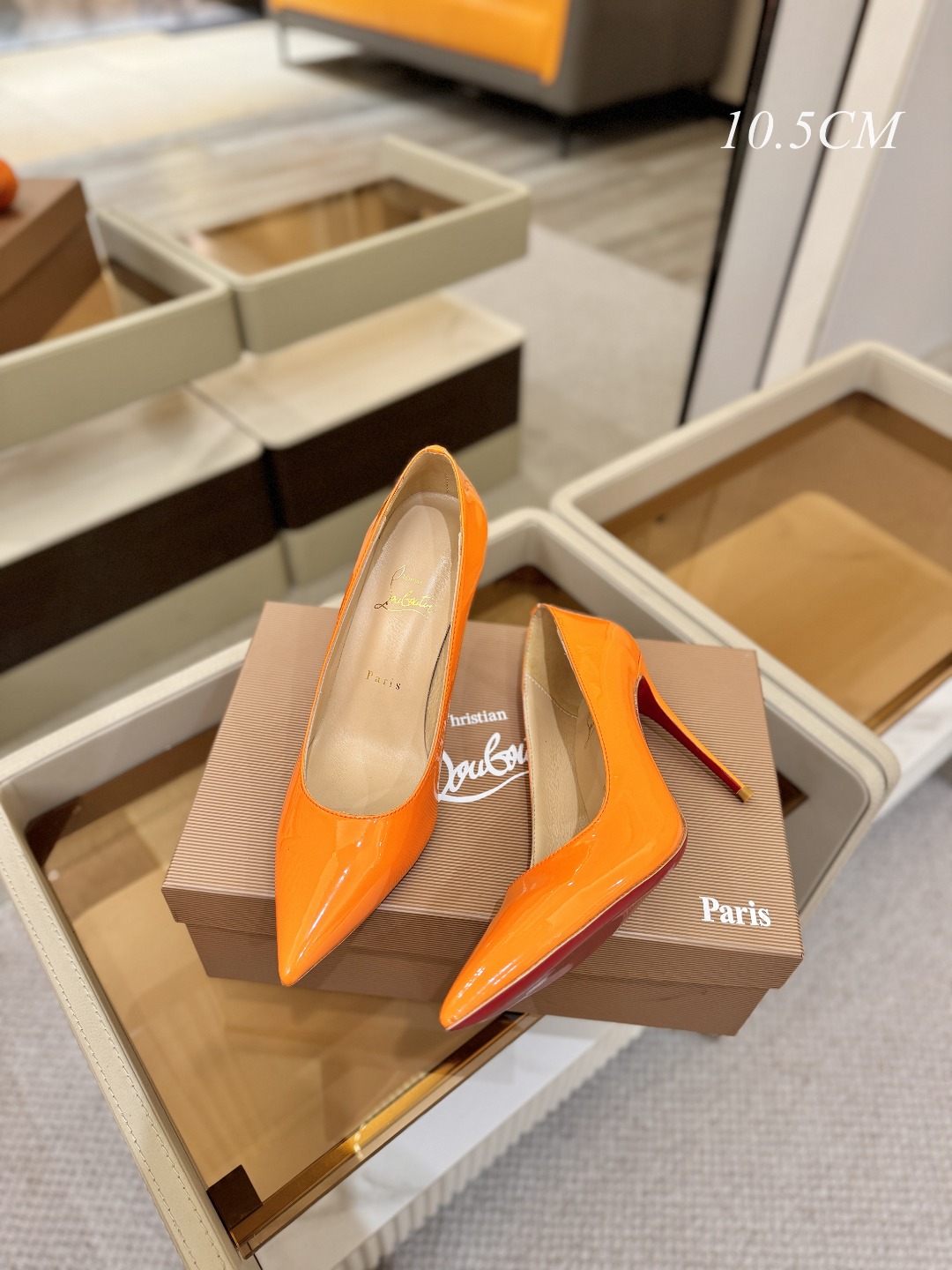 漆皮 单鞋（经典款）质感立体穿出时尚芭莎的气质优质皮里更加柔软透气，无敌瘦腿，穿上立马拉升腿的长度～涵深