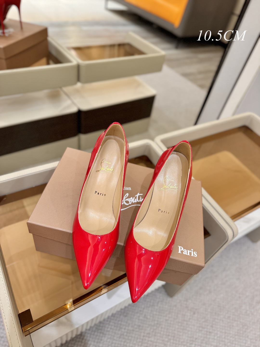 漆皮 单鞋（经典款）质感立体穿出时尚芭莎的气质优质皮里更加柔软透气，无敌瘦腿，穿上立马拉升腿的长度～涵深