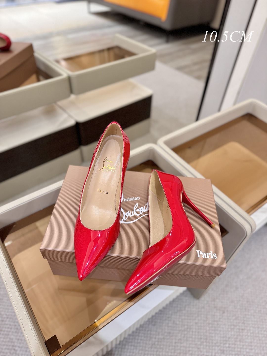 漆皮 单鞋（经典款）质感立体穿出时尚芭莎的气质优质皮里更加柔软透气，无敌瘦腿，穿上立马拉升腿的长度～涵深