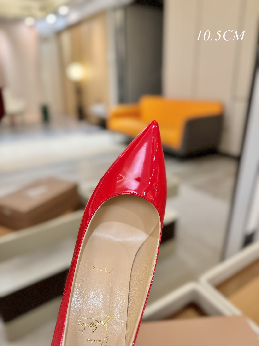 漆皮 单鞋（经典款）质感立体穿出时尚芭莎的气质优质皮里更加柔软透气，无敌瘦腿，穿上立马拉升腿的长度～涵深