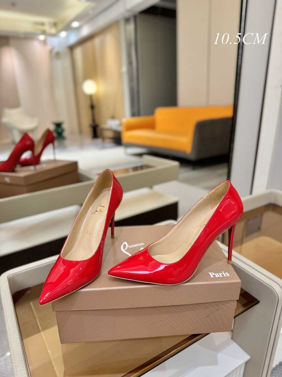 漆皮 单鞋（经典款）质感立体穿出时尚芭莎的气质优质皮里更加柔软透气，无敌瘦腿，穿上立马拉升腿的长度～涵深