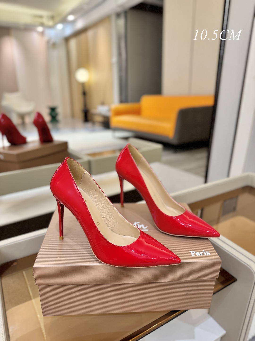 漆皮 单鞋（经典款）质感立体穿出时尚芭莎的气质优质皮里更加柔软透气，无敌瘦腿，穿上立马拉升腿的长度～涵深