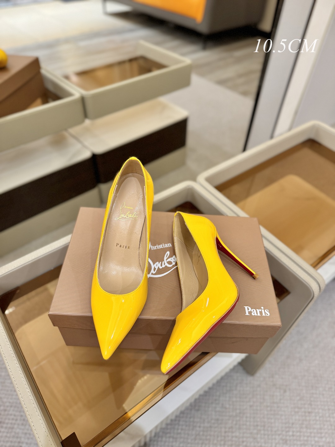 漆皮 单鞋（经典款）质感立体穿出时尚芭莎的气质优质皮里更加柔软透气，无敌瘦腿，穿上立马拉升腿的长度～涵深