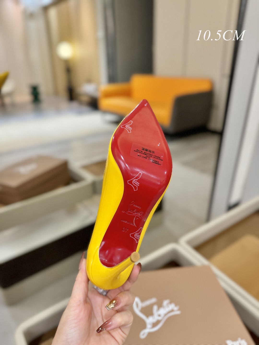 漆皮 单鞋（经典款）质感立体穿出时尚芭莎的气质优质皮里更加柔软透气，无敌瘦腿，穿上立马拉升腿的长度～涵深