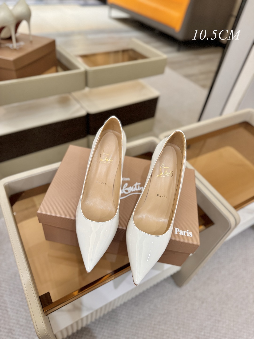 漆皮 单鞋（经典款）质感立体穿出时尚芭莎的气质优质皮里更加柔软透气，无敌瘦腿，穿上立马拉升腿的长度～涵深