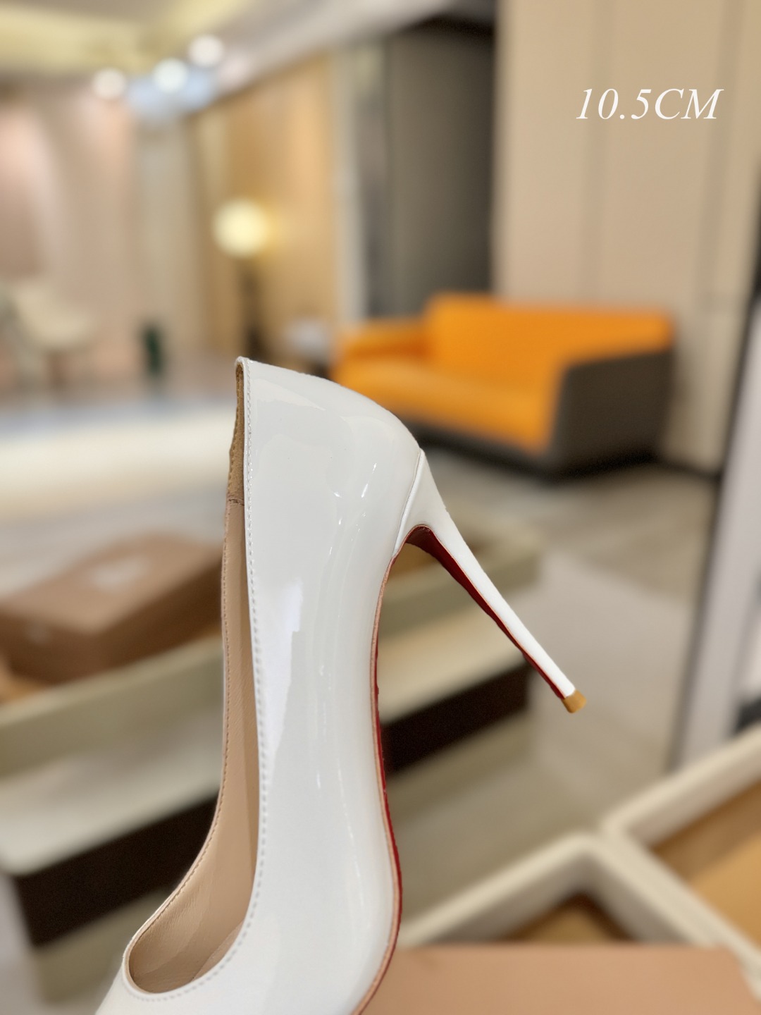 漆皮 单鞋（经典款）质感立体穿出时尚芭莎的气质优质皮里更加柔软透气，无敌瘦腿，穿上立马拉升腿的长度～涵深