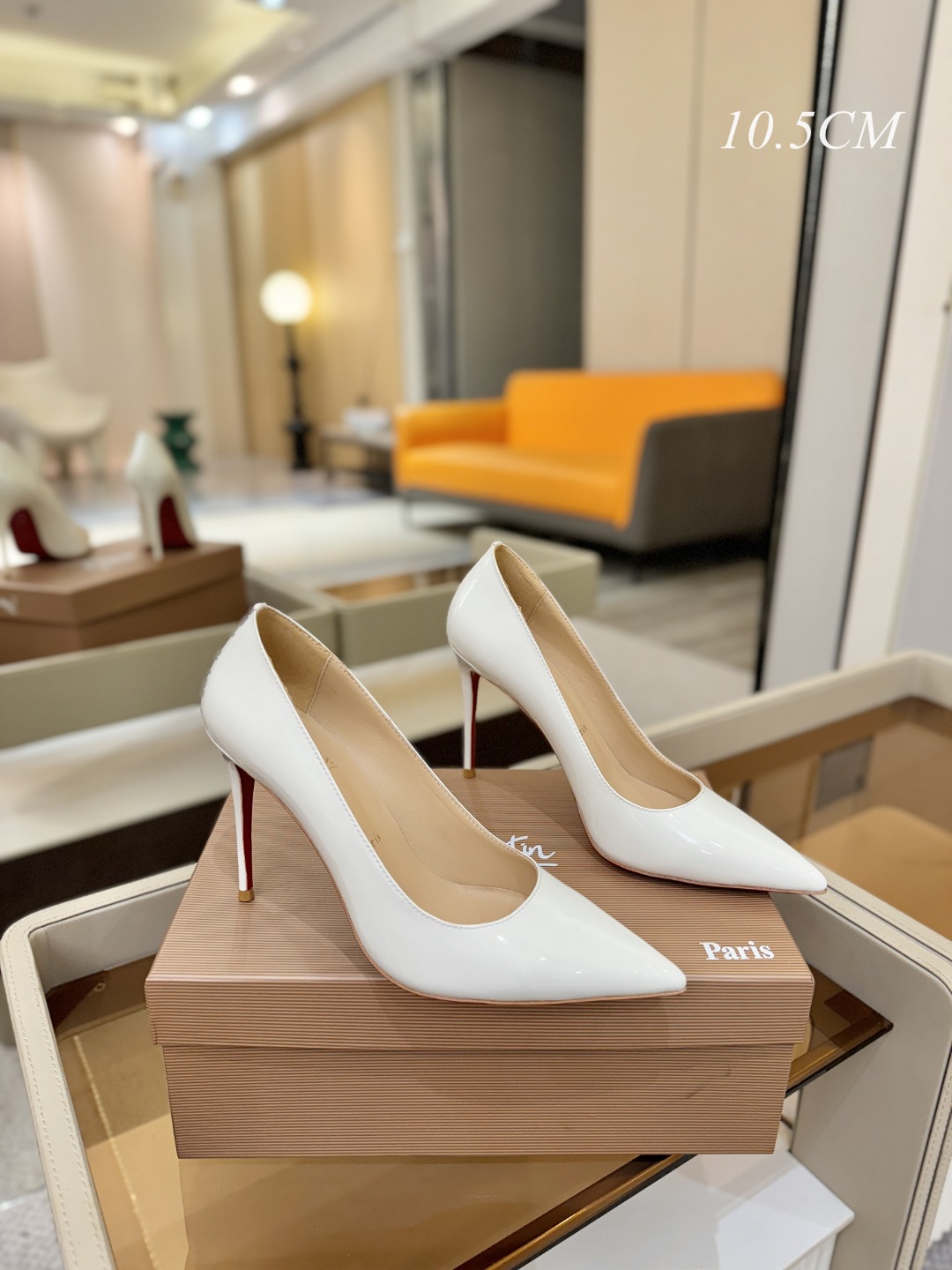 漆皮 单鞋（经典款）质感立体穿出时尚芭莎的气质优质皮里更加柔软透气，无敌瘦腿，穿上立马拉升腿的长度～涵深