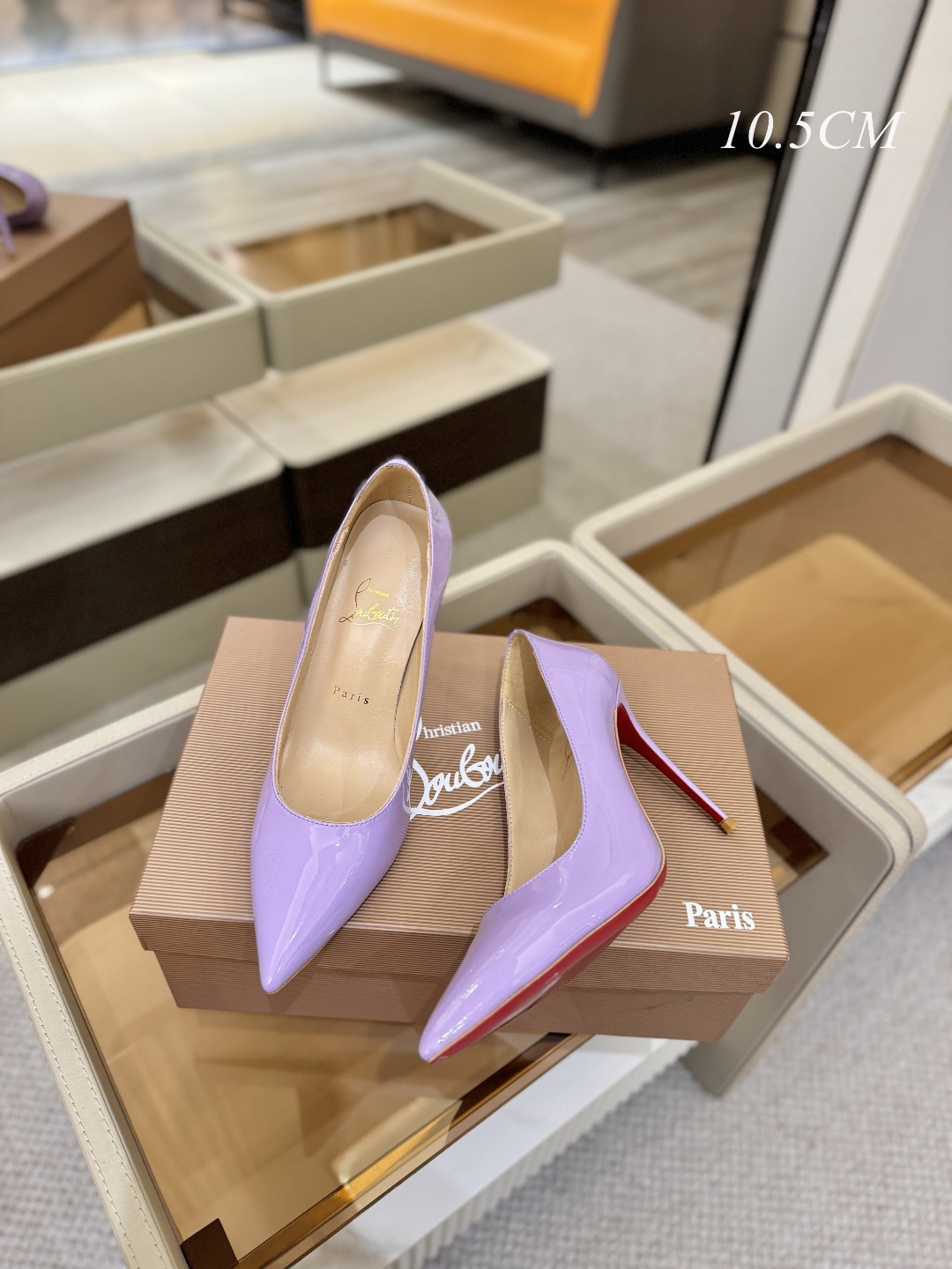 漆皮 单鞋（经典款）质感立体穿出时尚芭莎的气质优质皮里更加柔软透气，无敌瘦腿，穿上立马拉升腿的长度～涵深