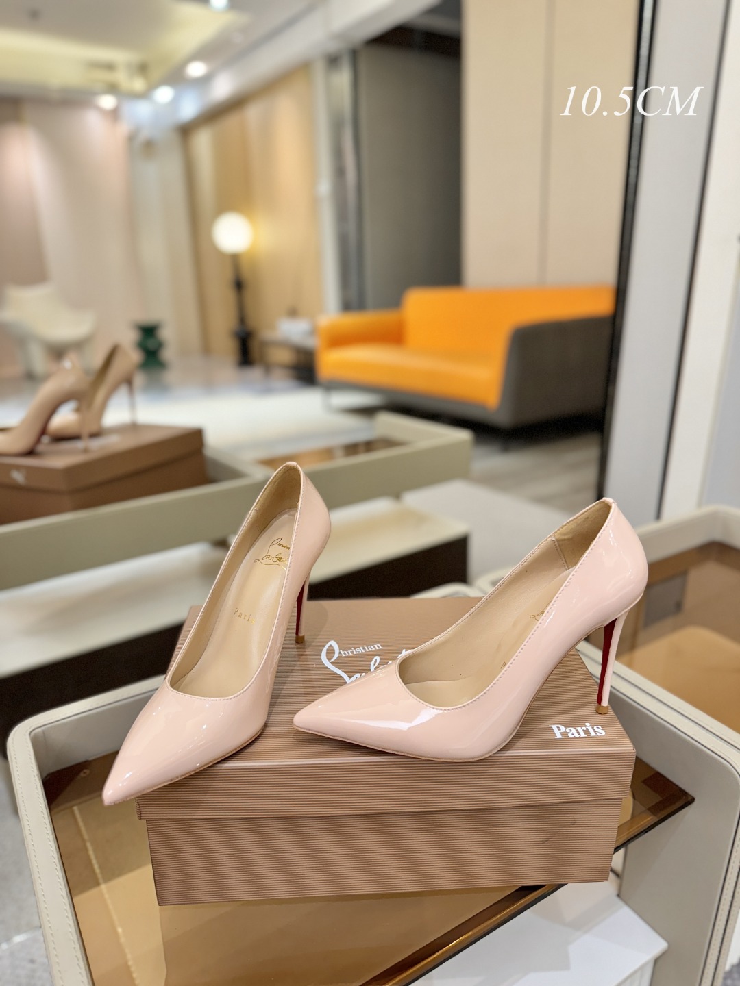 漆皮 单鞋（经典款）质感立体穿出时尚芭莎的气质优质皮里更加柔软透气，无敌瘦腿，穿上立马拉升腿的长度～涵深