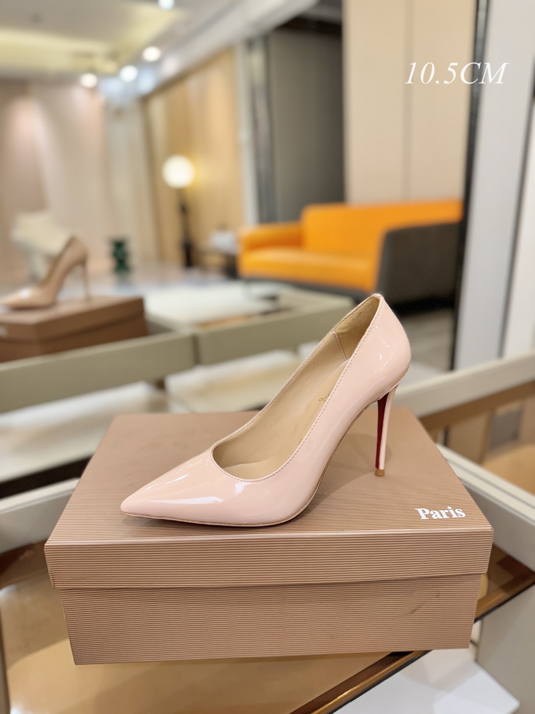 漆皮 单鞋（经典款）质感立体穿出时尚芭莎的气质优质皮里更加柔软透气，无敌瘦腿，穿上立马拉升腿的长度～涵深