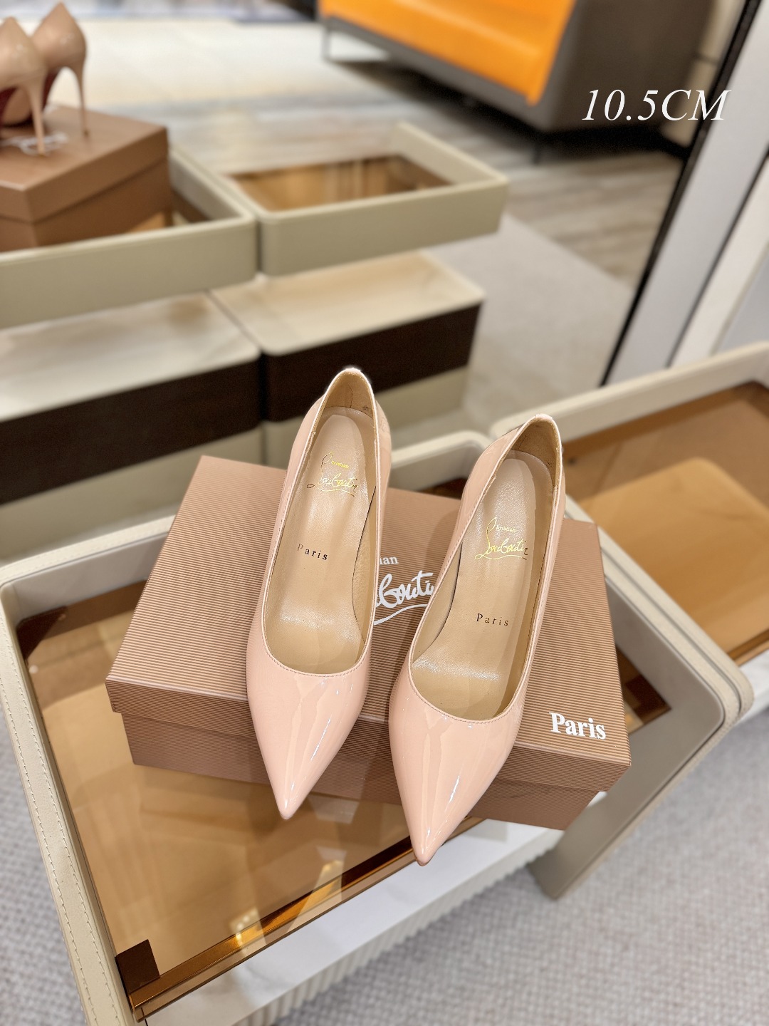 漆皮 单鞋（经典款）质感立体穿出时尚芭莎的气质优质皮里更加柔软透气，无敌瘦腿，穿上立马拉升腿的长度～涵深