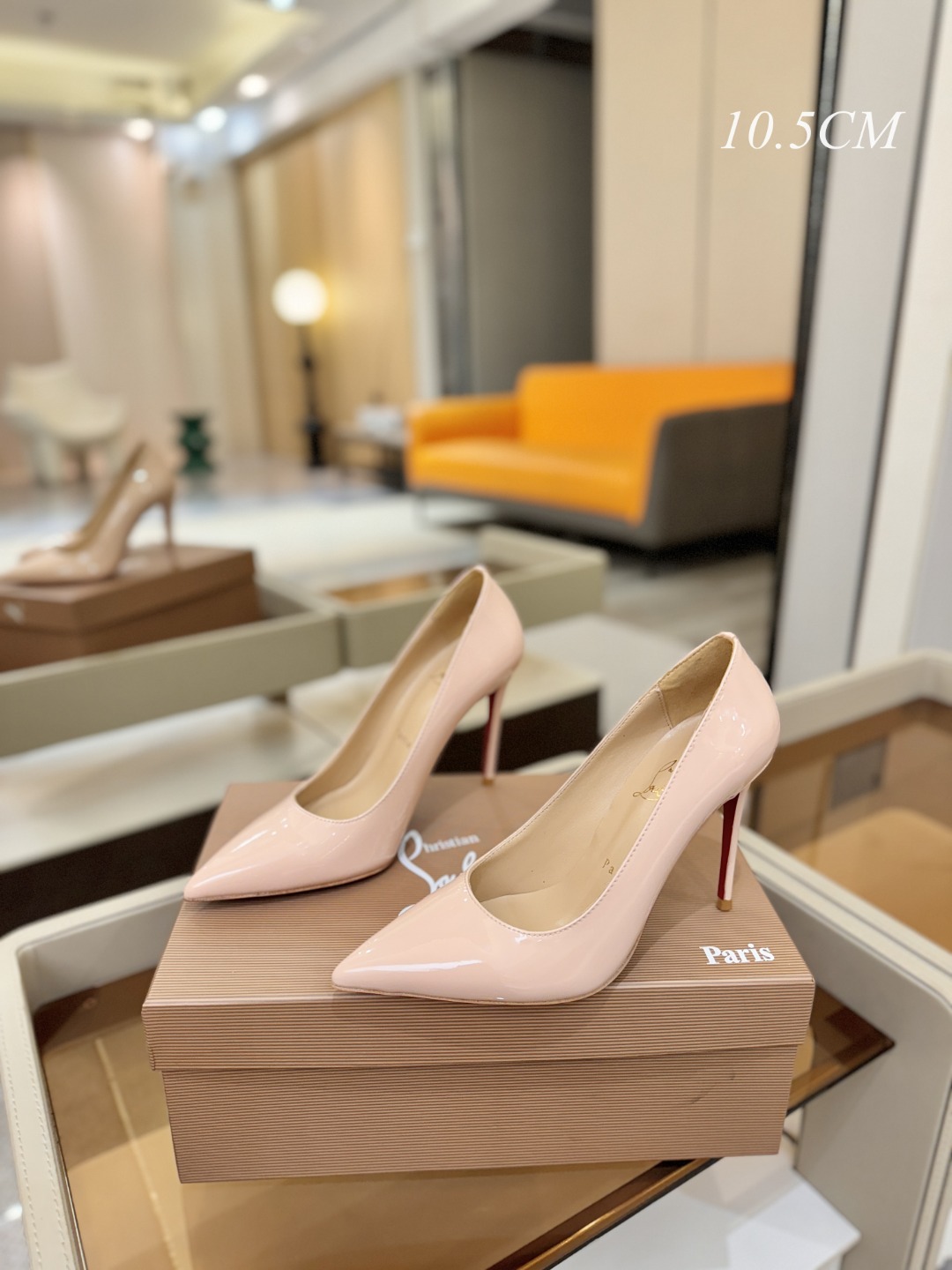 漆皮 单鞋（经典款）质感立体穿出时尚芭莎的气质优质皮里更加柔软透气，无敌瘦腿，穿上立马拉升腿的长度～涵深