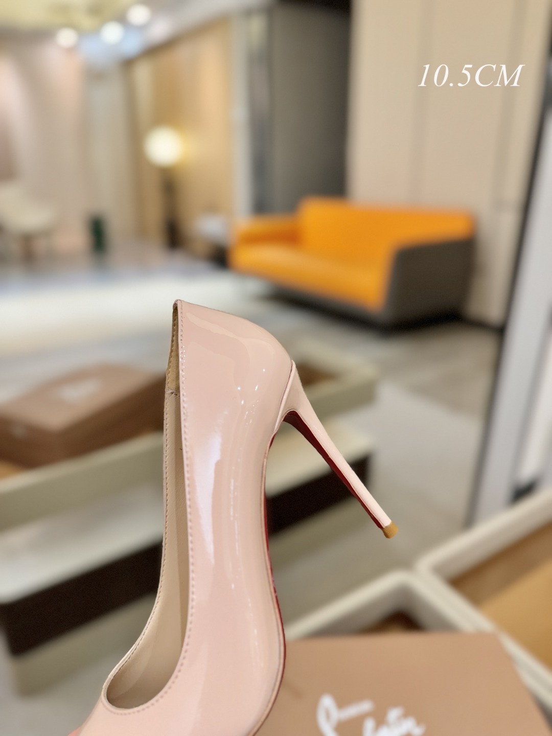 漆皮 单鞋（经典款）质感立体穿出时尚芭莎的气质优质皮里更加柔软透气，无敌瘦腿，穿上立马拉升腿的长度～涵深