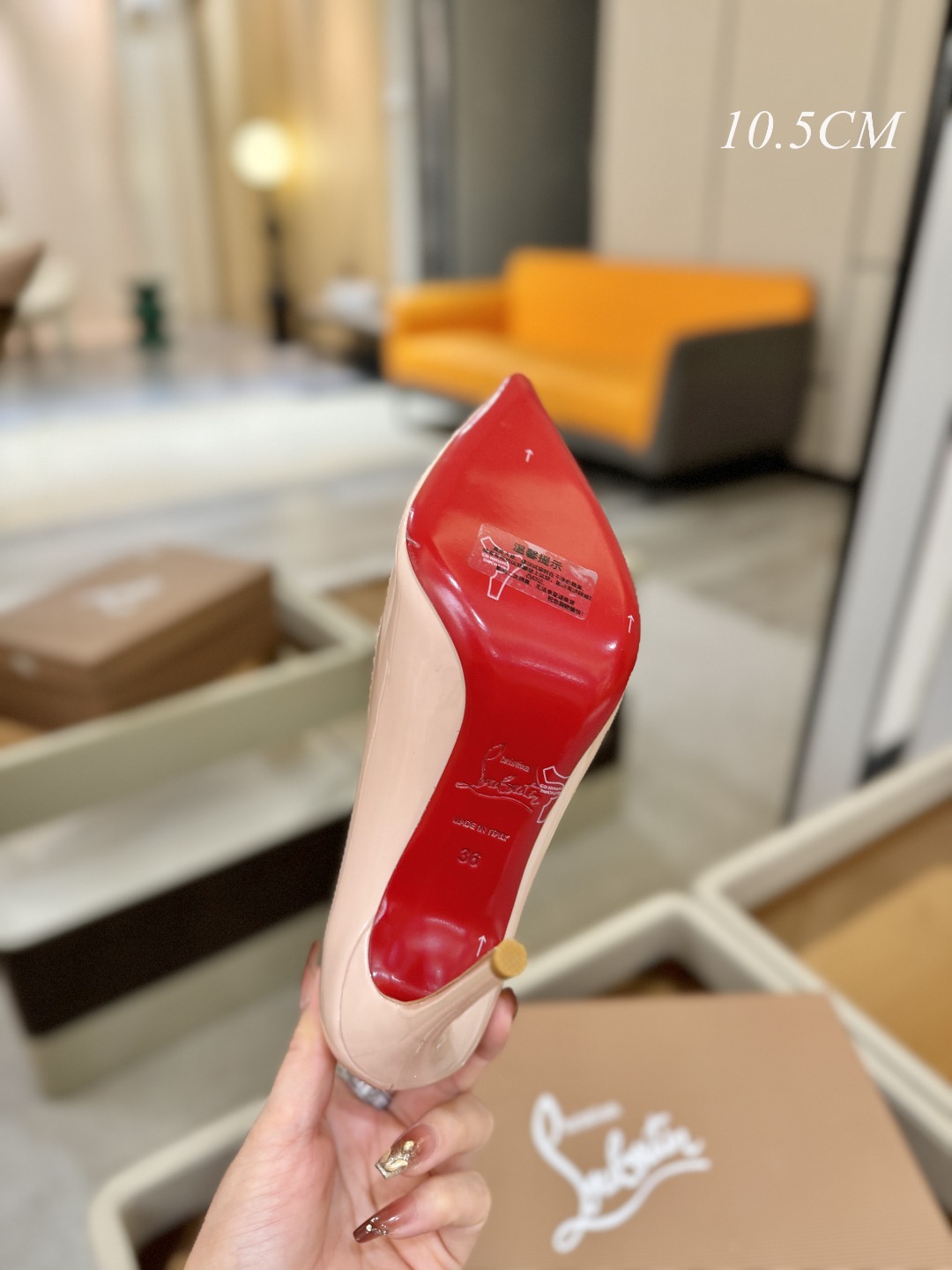 漆皮 单鞋（经典款）质感立体穿出时尚芭莎的气质优质皮里更加柔软透气，无敌瘦腿，穿上立马拉升腿的长度～涵深