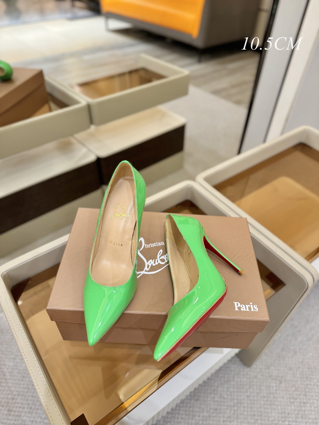 漆皮 单鞋（经典款）质感立体穿出时尚芭莎的气质优质皮里更加柔软透气，无敌瘦腿，穿上立马拉升腿的长度～涵深