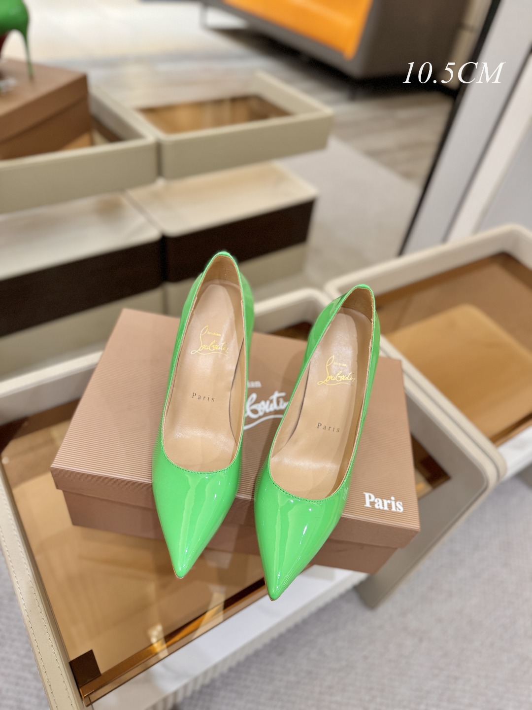 漆皮 单鞋（经典款）质感立体穿出时尚芭莎的气质优质皮里更加柔软透气，无敌瘦腿，穿上立马拉升腿的长度～涵深