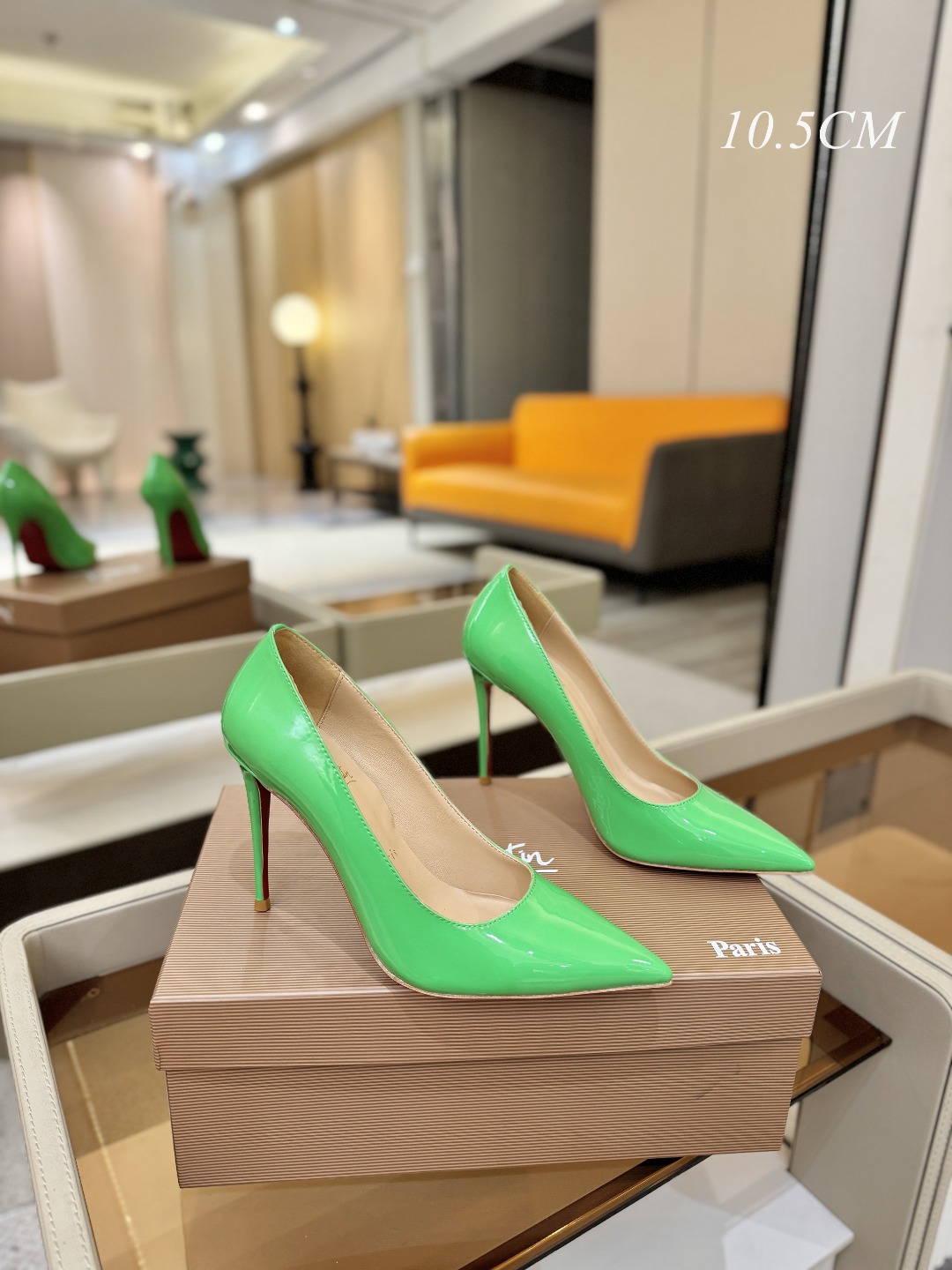 漆皮 单鞋（经典款）质感立体穿出时尚芭莎的气质优质皮里更加柔软透气，无敌瘦腿，穿上立马拉升腿的长度～涵深