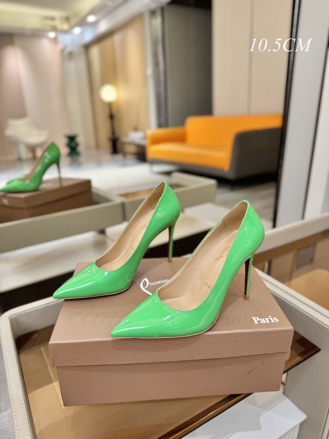 漆皮 单鞋（经典款）质感立体穿出时尚芭莎的气质优质皮里更加柔软透气，无敌瘦腿，穿上立马拉升腿的长度～涵深