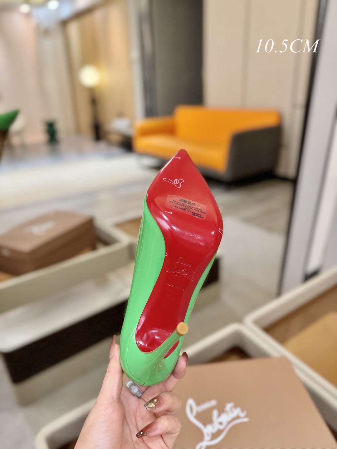 漆皮 单鞋（经典款）质感立体穿出时尚芭莎的气质优质皮里更加柔软透气，无敌瘦腿，穿上立马拉升腿的长度～涵深