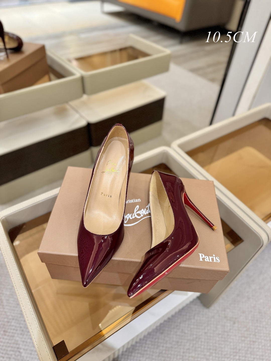 漆皮 单鞋（经典款）质感立体穿出时尚芭莎的气质优质皮里更加柔软透气，无敌瘦腿，穿上立马拉升腿的长度～涵深