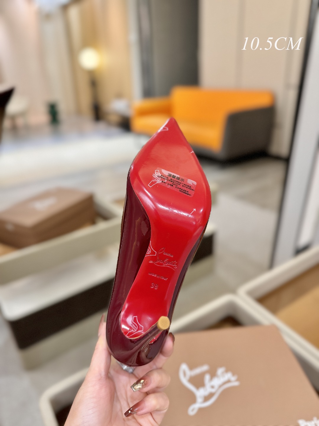 漆皮 单鞋（经典款）质感立体穿出时尚芭莎的气质优质皮里更加柔软透气，无敌瘦腿，穿上立马拉升腿的长度～涵深