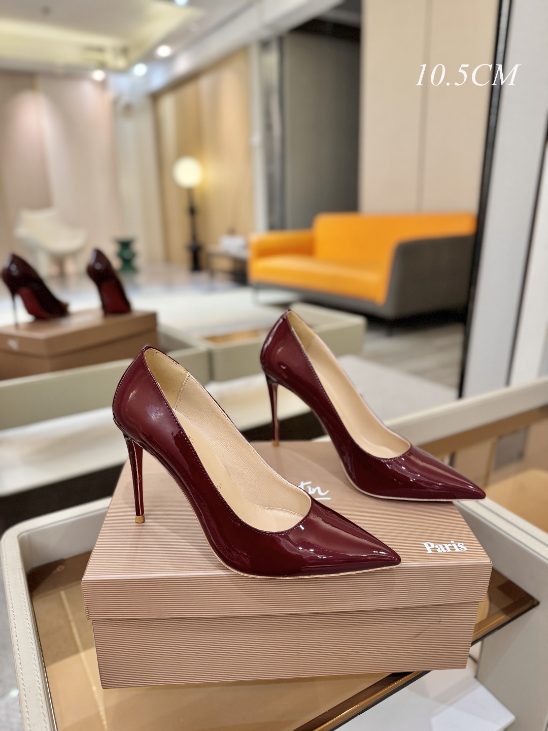 漆皮 单鞋（经典款）质感立体穿出时尚芭莎的气质优质皮里更加柔软透气，无敌瘦腿，穿上立马拉升腿的长度～涵深