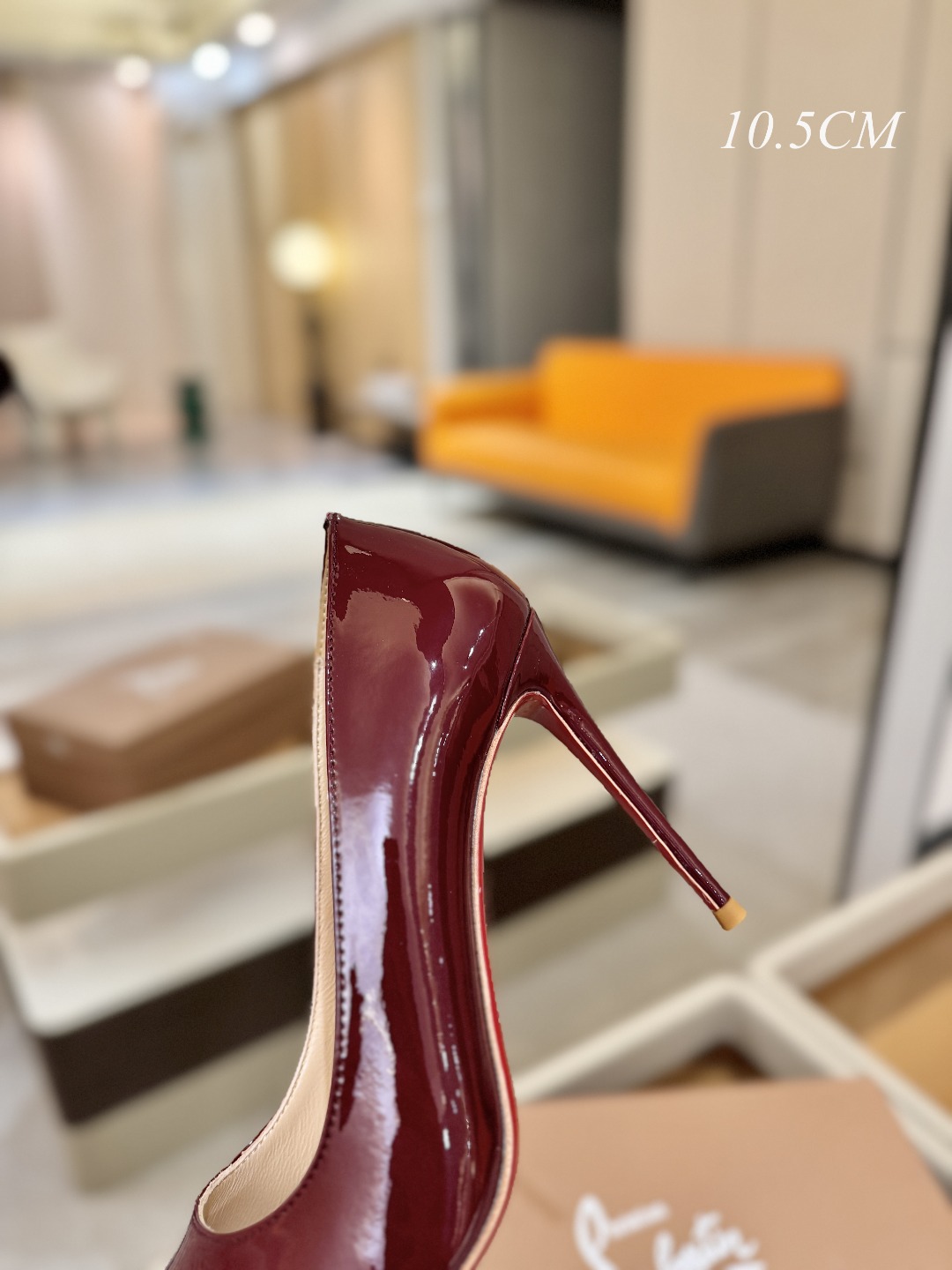 漆皮 单鞋（经典款）质感立体穿出时尚芭莎的气质优质皮里更加柔软透气，无敌瘦腿，穿上立马拉升腿的长度～涵深