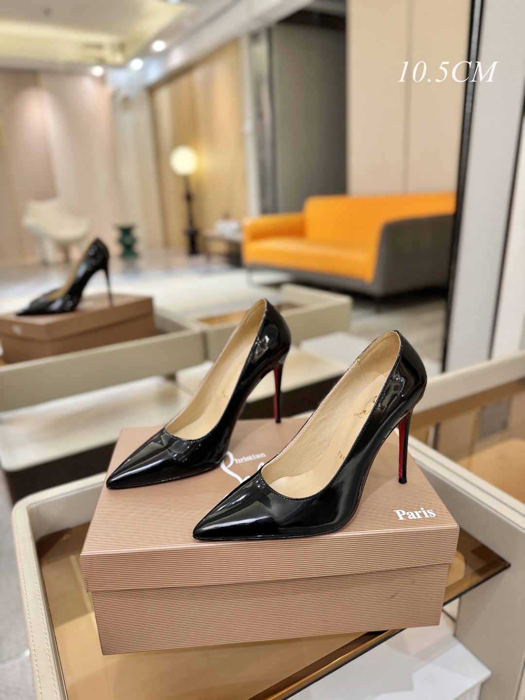 漆皮 单鞋（经典款）质感立体穿出时尚芭莎的气质优质皮里更加柔软透气，无敌瘦腿，穿上立马拉升腿的长度～涵深